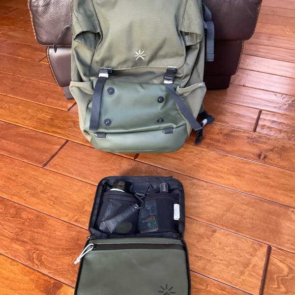 TROPIC FEEL SHELL BACKPACK WITH DETACHABLE TOILETRY KIT AND KANGAROO POUCH - Picture 4 of 9